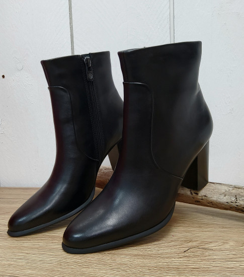 Bottines en cuir noir femme