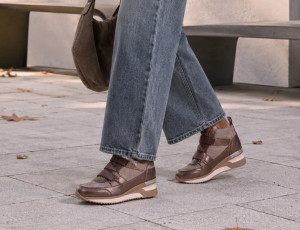 Baskets en nubuck taupe femme