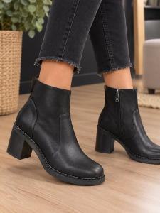 Bottines en cuir noir femme
