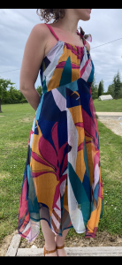 Robe longue colorée destructurée