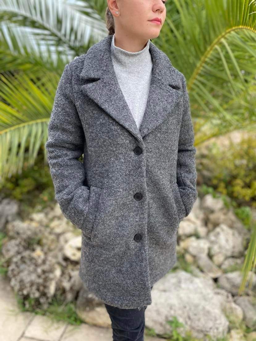 manteau gris coupe droite